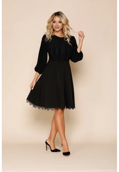 Разкроена рокля с бродирана дантела - Черен