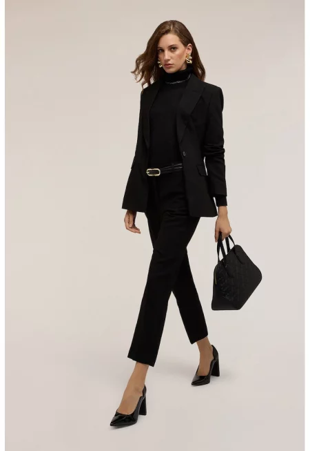 Слим сако с изчистен дизайн