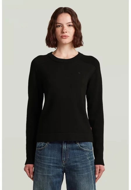 Вълнено плетено поло с овално деколте