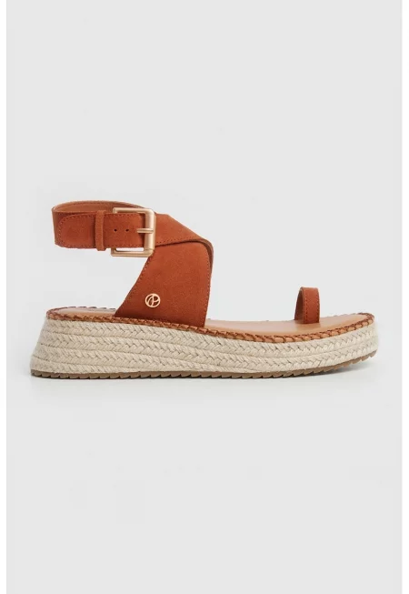 Велурени сандали с равна платформа - Канелено кафяво