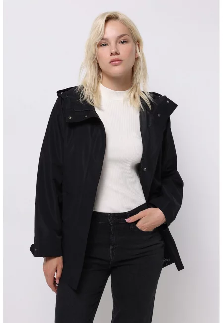 Яке с качулка и джобове