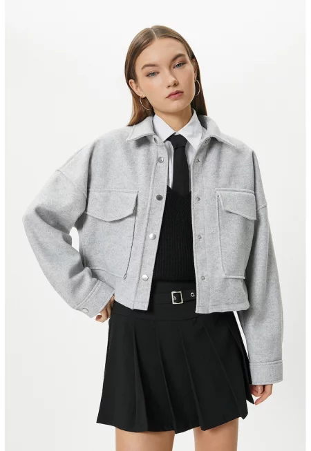 Яке с уголемени джобве