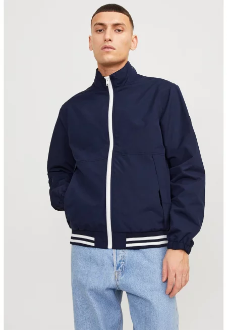 Яке с висока яка