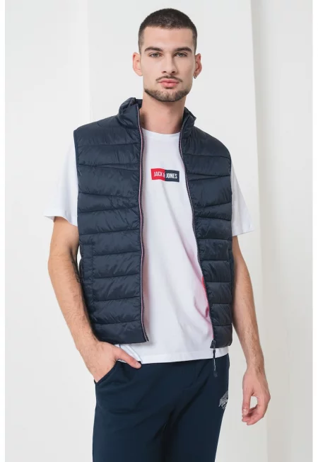 Капитониран елек с джобове встрани