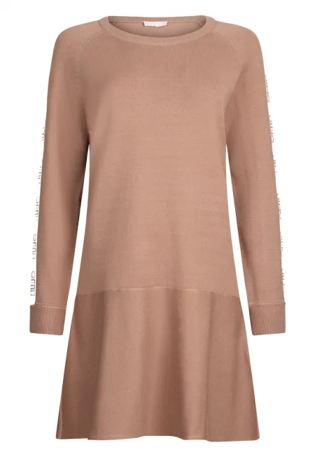 Къса рокля с дълги ръкави