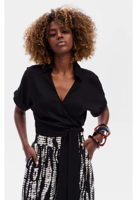 Кроп топ блуза с деколте тип прегърни ме