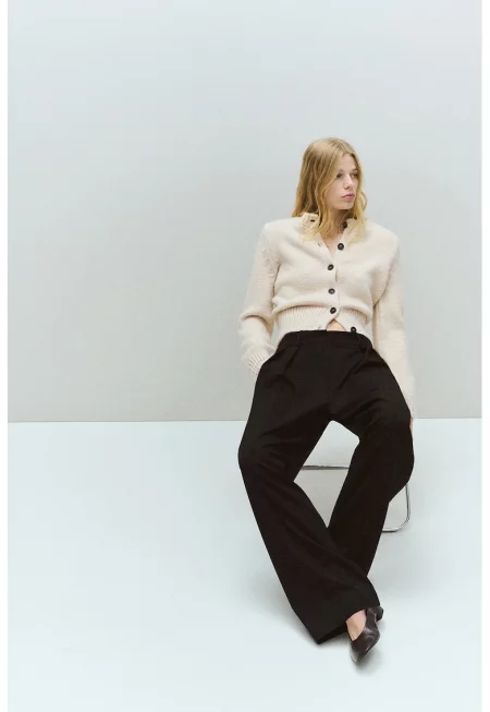 Плетена жилетка с копчета - Светло бежово