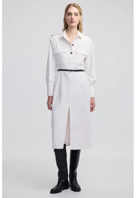 Разкроена рокля с тонален колан