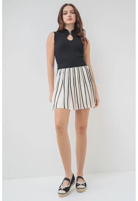 Рипсен топ с отвор - Черен