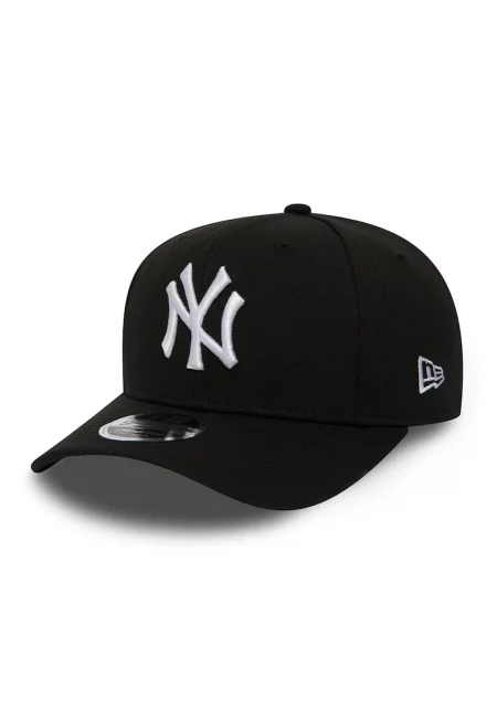 Шапка с лого на New York Yankees