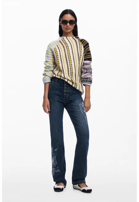 Вълнен пуловер с контрасти