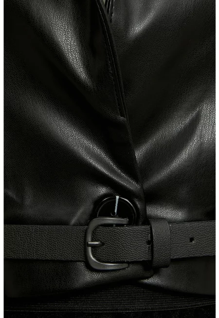 Яке от еко кожа със застъпен дизайн