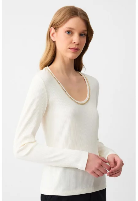 Блуза с декоративна верижка