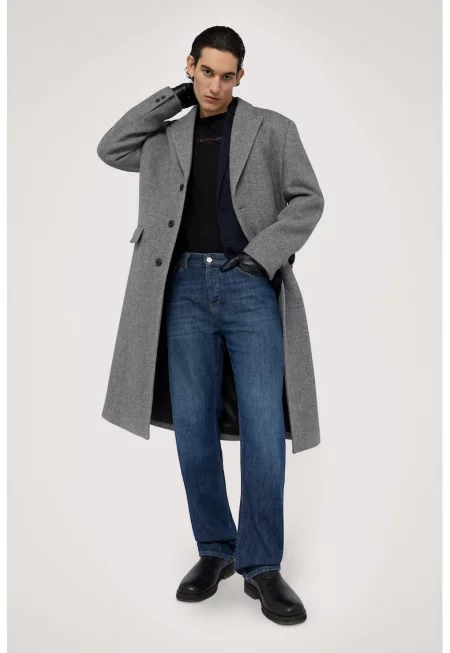 Блуза с овално деколте и лого