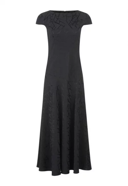 Дълга рокля с кръгло деколте