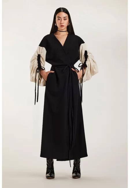 Дълга жилетка Astrid с контрастни ръкави - Черен/Крем