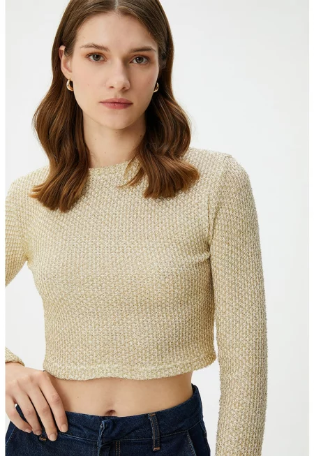 Къс пуловер с овално деколте