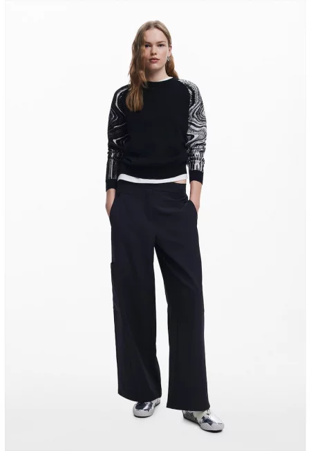 Пуловер с контрастни ръкави