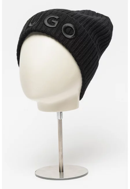 Шапка от необработена вълна с лого