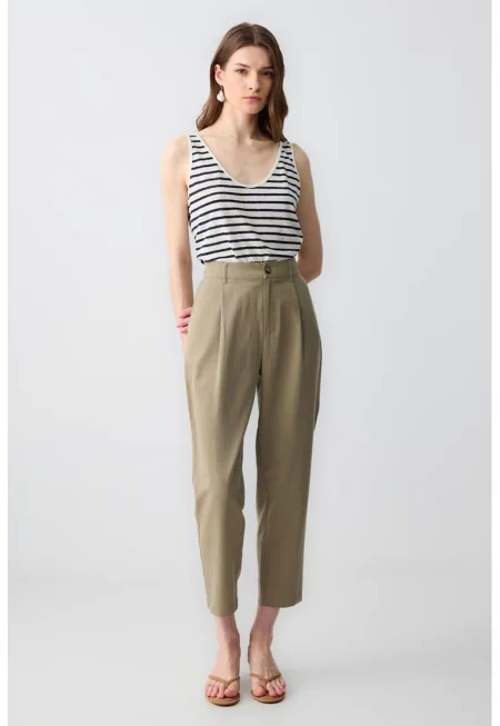 Скъсен панталон с джобове встрани - Шам фъстък зелено