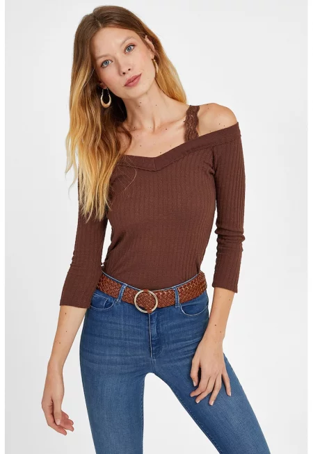 Слим пуловер с голи рамене и 3/4 ръкави