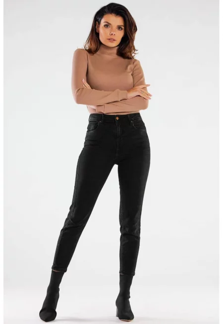 Тясна блуза с висока яка -