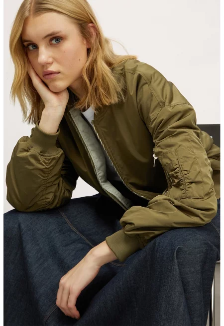 Яке бомбър с паднали ръкави