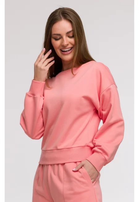 Блуза с разкроен гръб -