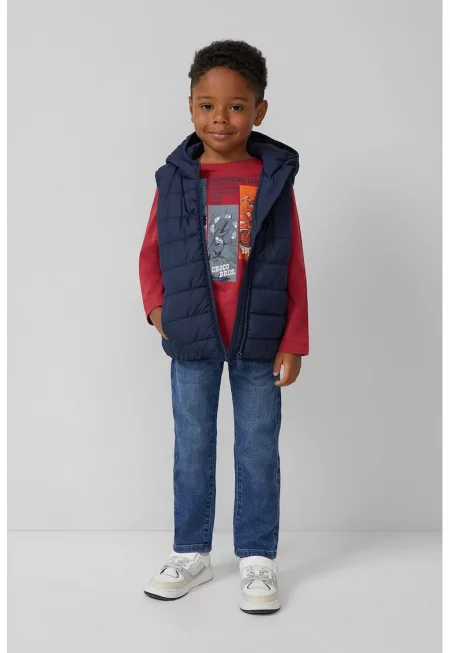 Капитониран елек с качулка и цип