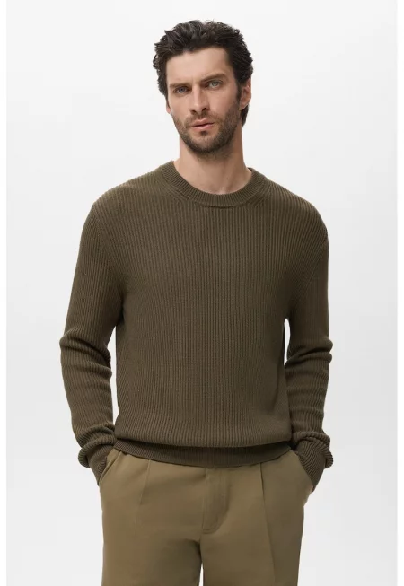 Плетен пуловер с овално деколте