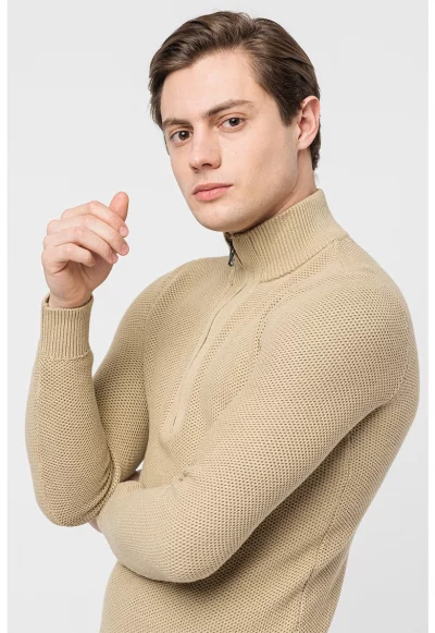 Пуловер с къс цип