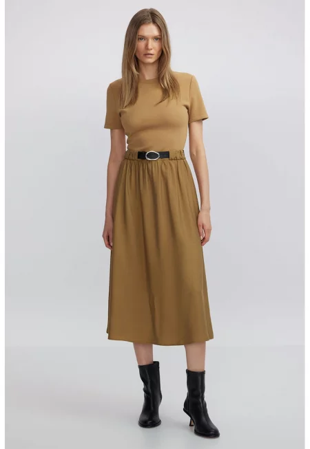 Разкроена рокля с къси ръкави - Светлокафяв/Камел