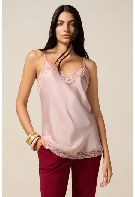 Сатиниран топ с дантела