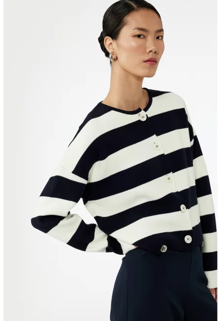 Свободна жилетка с копчета