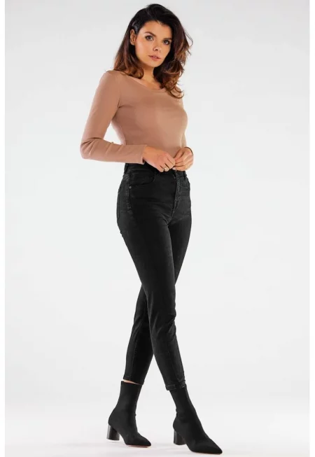 Тънка блуза с кръгло деколте