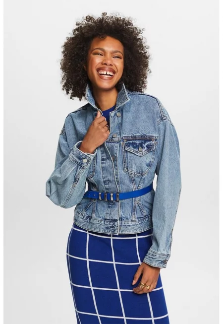 Яке от деним с джобове