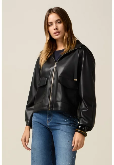 Яке от еко кожа с качулка - Черен