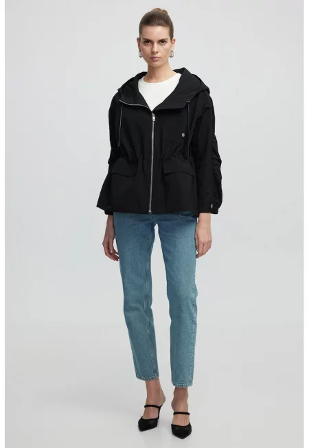 Яке с качулка и регулираща се талия - Черен