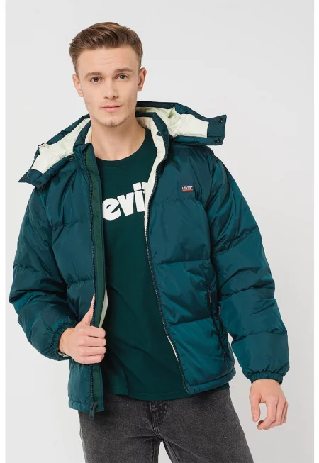 Зимно капитонирано яке с отделяща се качулка