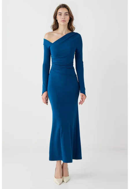 Дълга рокля с голо рамо