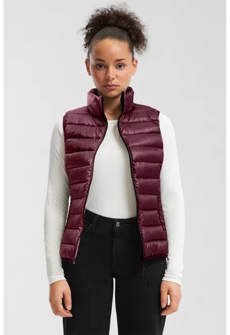 Капитониран елек с цип