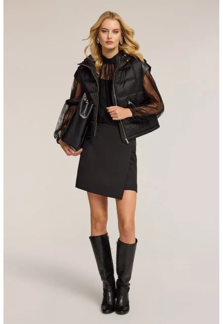 Капитонирано яке с качулка