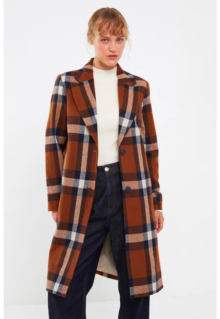 Карирано палто с ревери