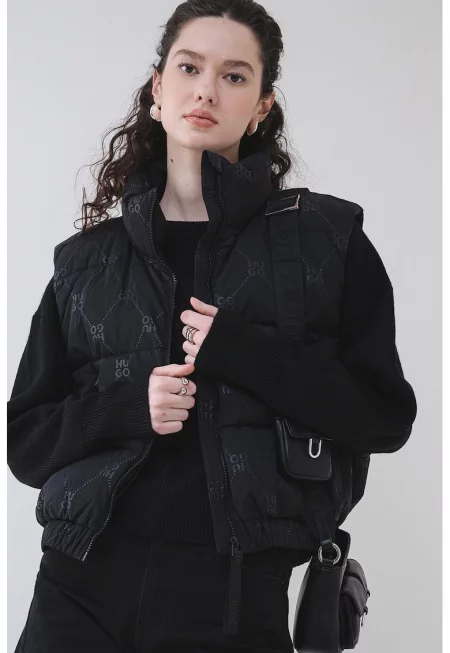 Къс подплатен елек с монограм