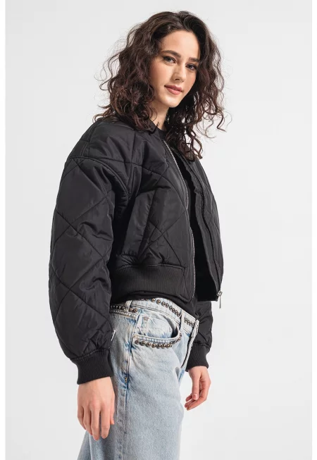 Късо капитонирано бомбър яке