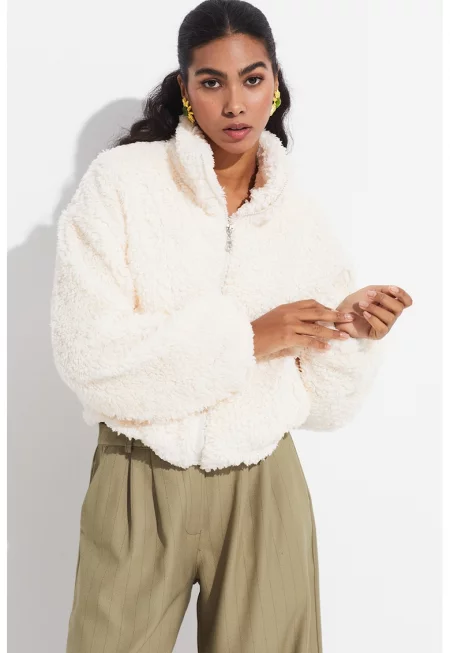 Мъхесто яке с паднали ръкави - Бял