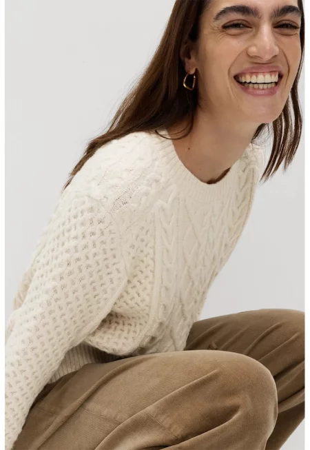 Пуловер с овално деколте - Слонова кост