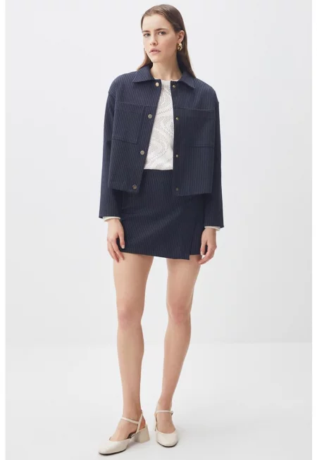 Раирано яке с джобове на гърдите