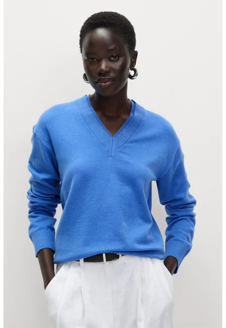 Шпиц пуловер с вълна