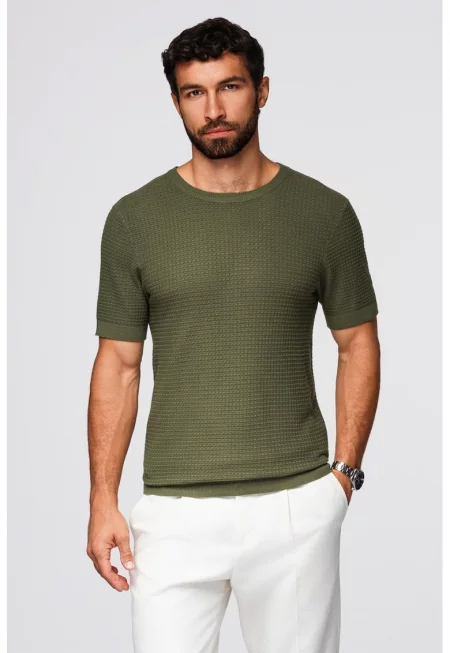 Тениска с овално деколте